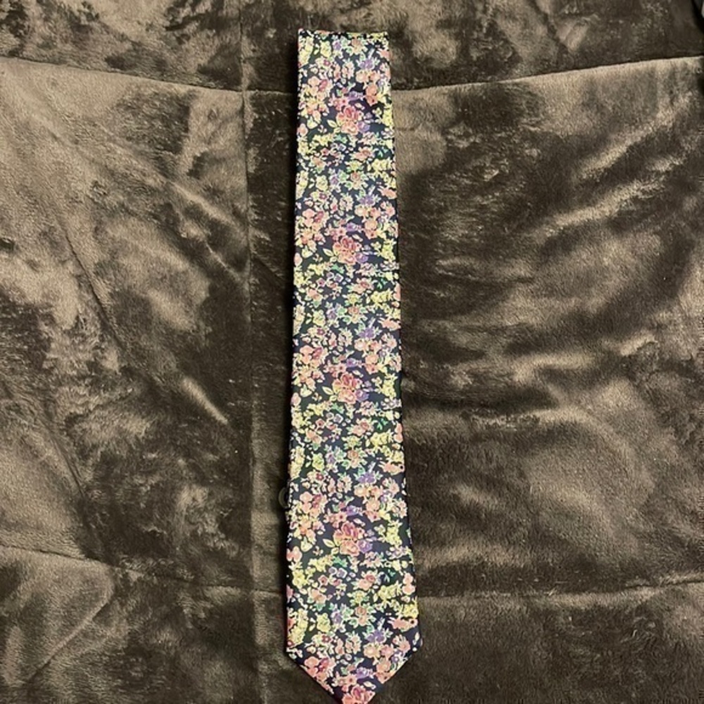 NWT Perry Ellis Tie